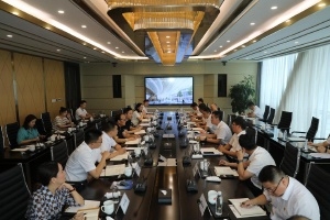 桐鄉(xiāng)政企聯(lián)動現(xiàn)場會開進振石、巨石，一如既往支持大企業(yè)穩(wěn)定發(fā)展！